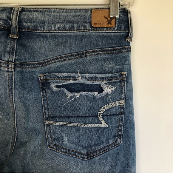 American Eagle Tomgirl Jeans Womens Sz 4 Stretch Destroyed Distressed Boyfriend - Picture 5 of 8